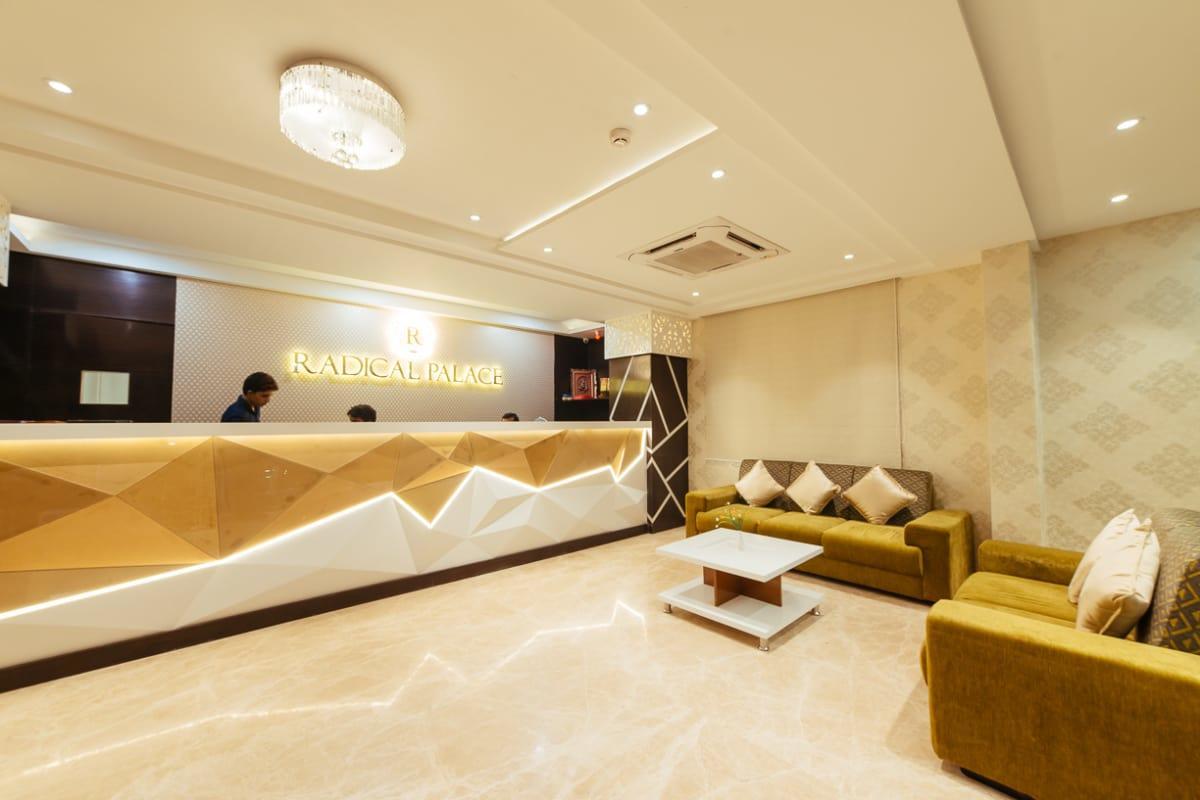 Radical Palace Hotel And Restaurant Лакнау Екстериор снимка