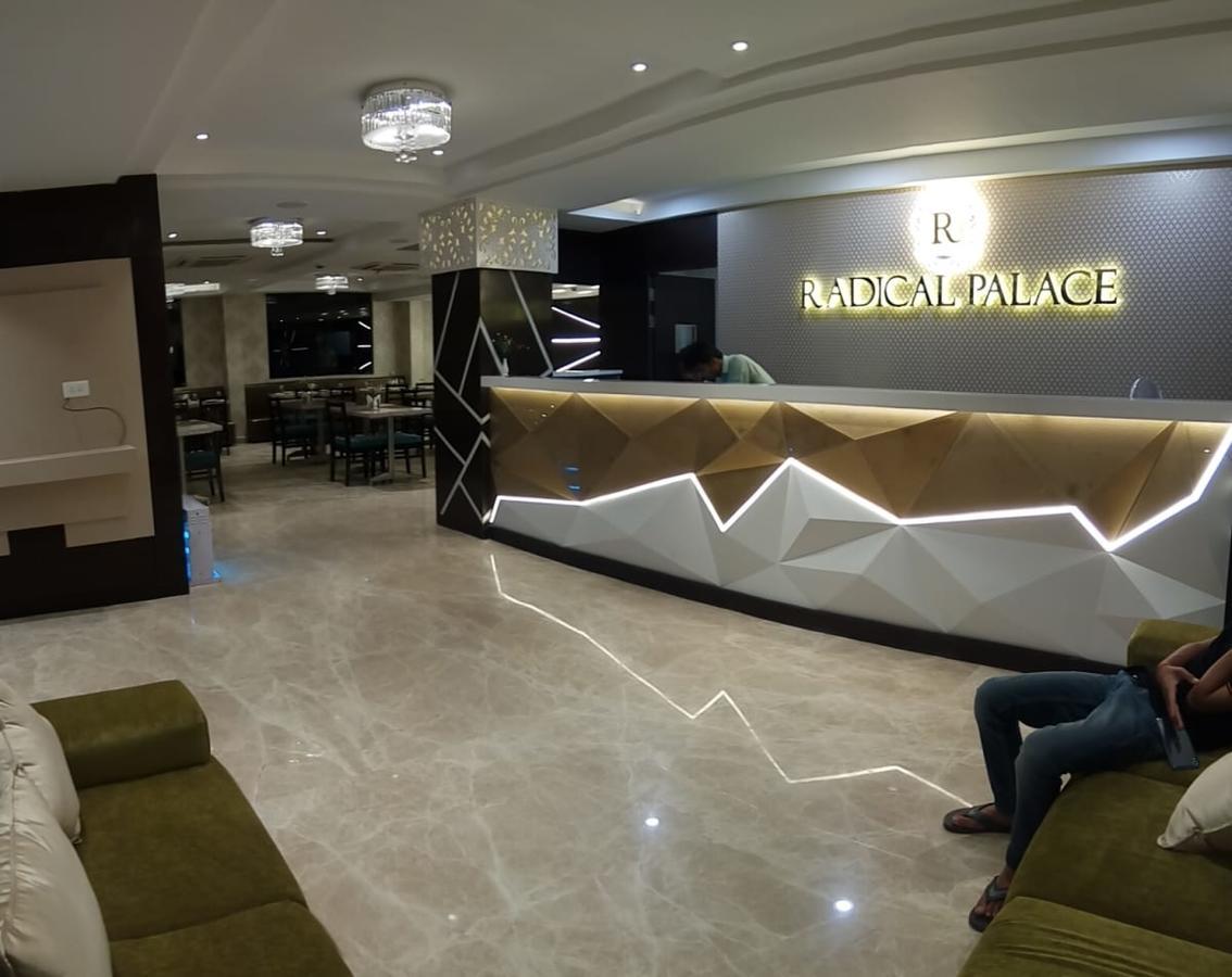 Radical Palace Hotel And Restaurant Лакнау Екстериор снимка